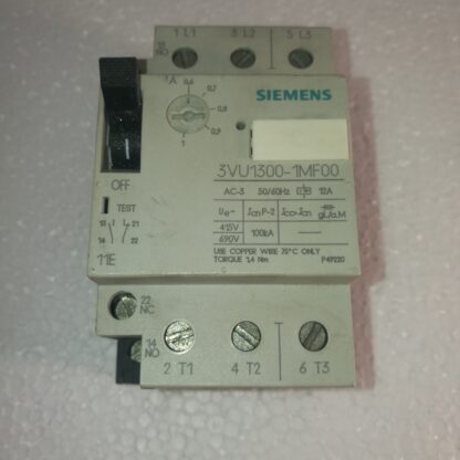 Interruttore di potenza 3VU1300-1MF00 0,6-1A Siemens - Interruttore di potenza 3VU1300-1MF00 0,6-1A Siemens Modello: 3VU1300-1MF00 Magnetotermico Regolabile: 0,6-1A - Tensione Nominale: 415/690V - Corrente Nominale: 12A