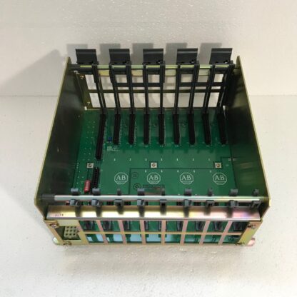 Chassis 8 Slot I/O 1771-A2B ALLEN BRADLEY Modello: 1771-A2B -  Tensione: 5 Vdc - Corrente Max : 16 A a 5,25 Vdc